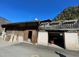 Freistehendes Wohnhaus mit Wirtschaftsgebäude in Taufers im Münstertal zu verkaufen Freistehendes Wohnhaus mit Wirtschaftsgebäude in Taufers im Münstertal zu verkaufen