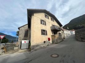 Laas/Tschengls: Wohnhaus mit Wirtschaftsgebäude zu verkaufen Laas/Tschengls: Wohnhaus mit Wirtschaftsgebäude zu verkaufen