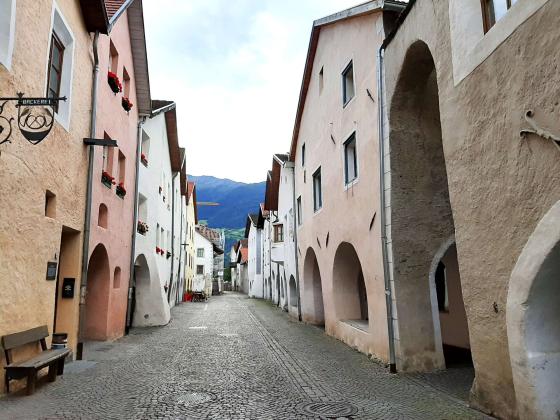 Glurns: Geschäftslokal in der Laubengasse zu vermieten Glurns: Geschäftslokal in der Laubengasse zu vermieten