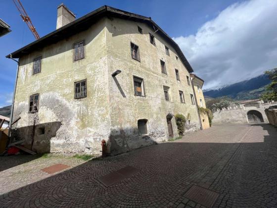 Glurns: Historisches Wohnhaus in der Laubengasse zu verkaufen Glurns: Historisches Wohnhaus in der Laubengasse zu verkaufen