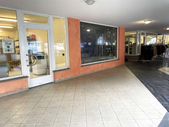 St. Valentin: Geschäftslokal mit Garage, Lager und Autoabstellplatz zu verkaufen St. Valentin: Geschäftslokal mit Garage, Lager und Autoabstellplatz zu verkaufen